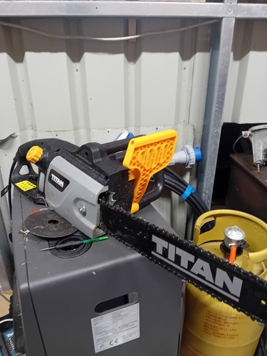 Titan corded chainsaw - bar, oil